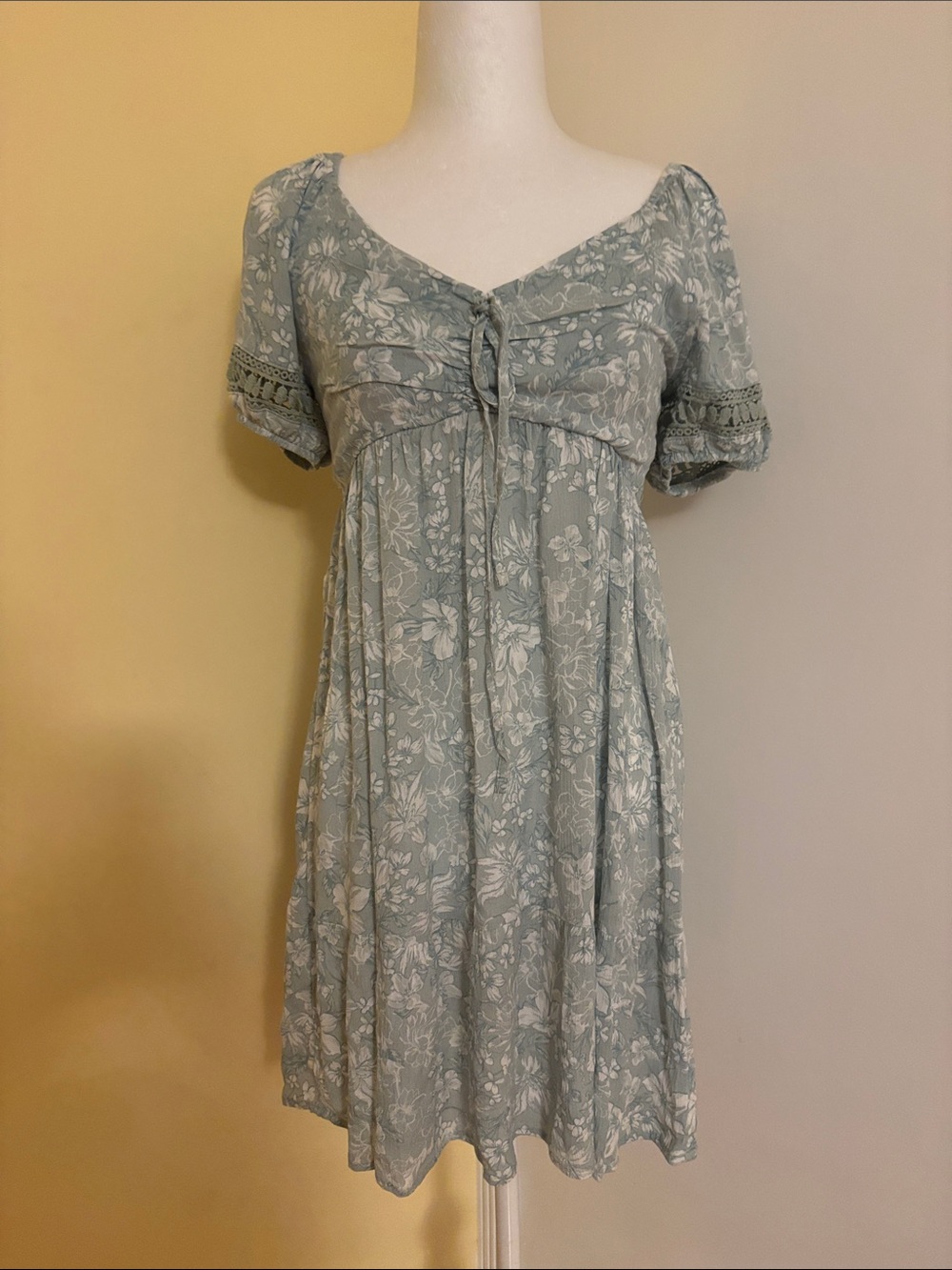 Hippie Rose Sage Green Floral Tie-Front Mini Dress Sz S ~ New